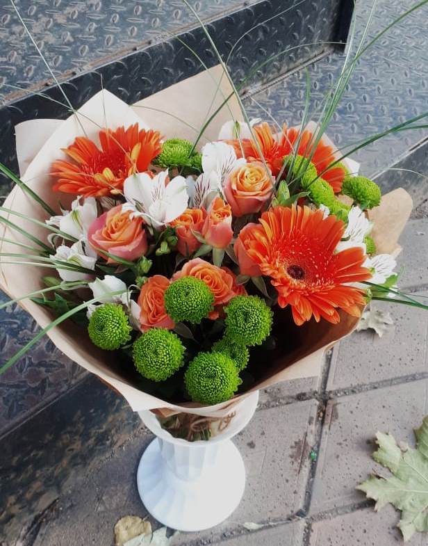 Букет цветов из: Герберы, Хризантемы, Альстромерии и Розы в Беседино