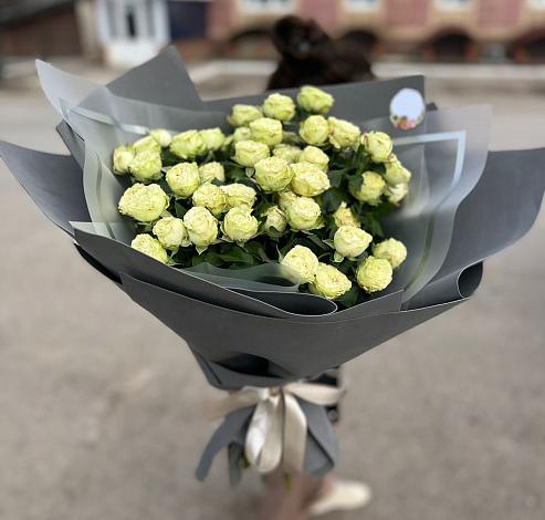 Букет Белые кустовые розы Солинеро в Беседино