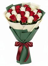 Букет Микс из красных и белых роз в Беседино