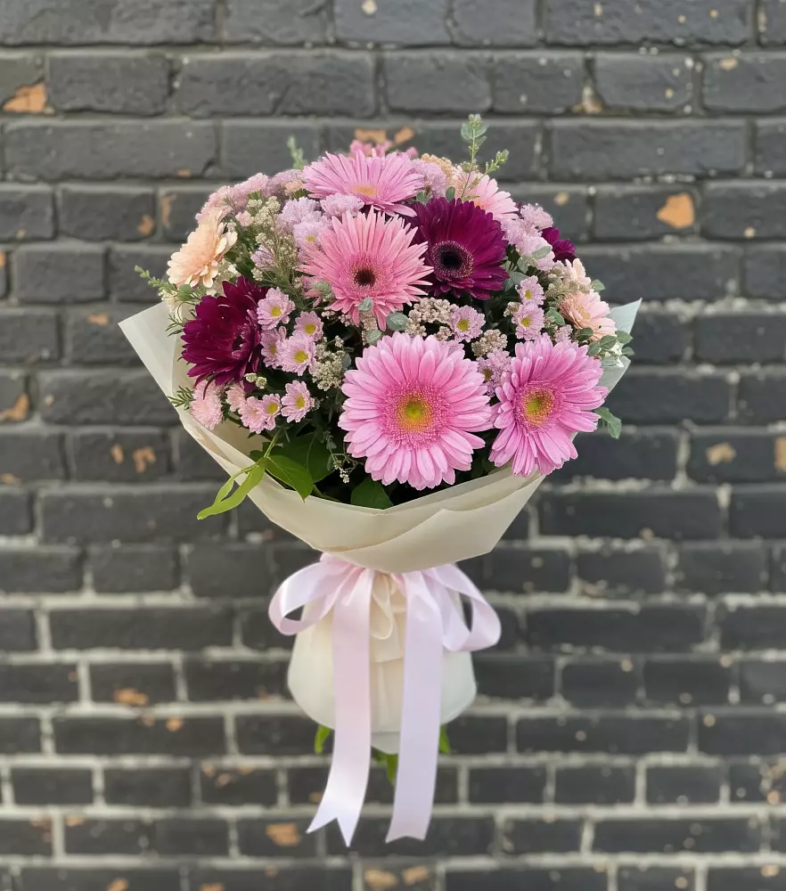 Букет цветов из: Герберы и Хризантемы в Беседино