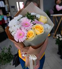 Букет цветов из:  Герберы, Розы и Хризантемы в Беседино