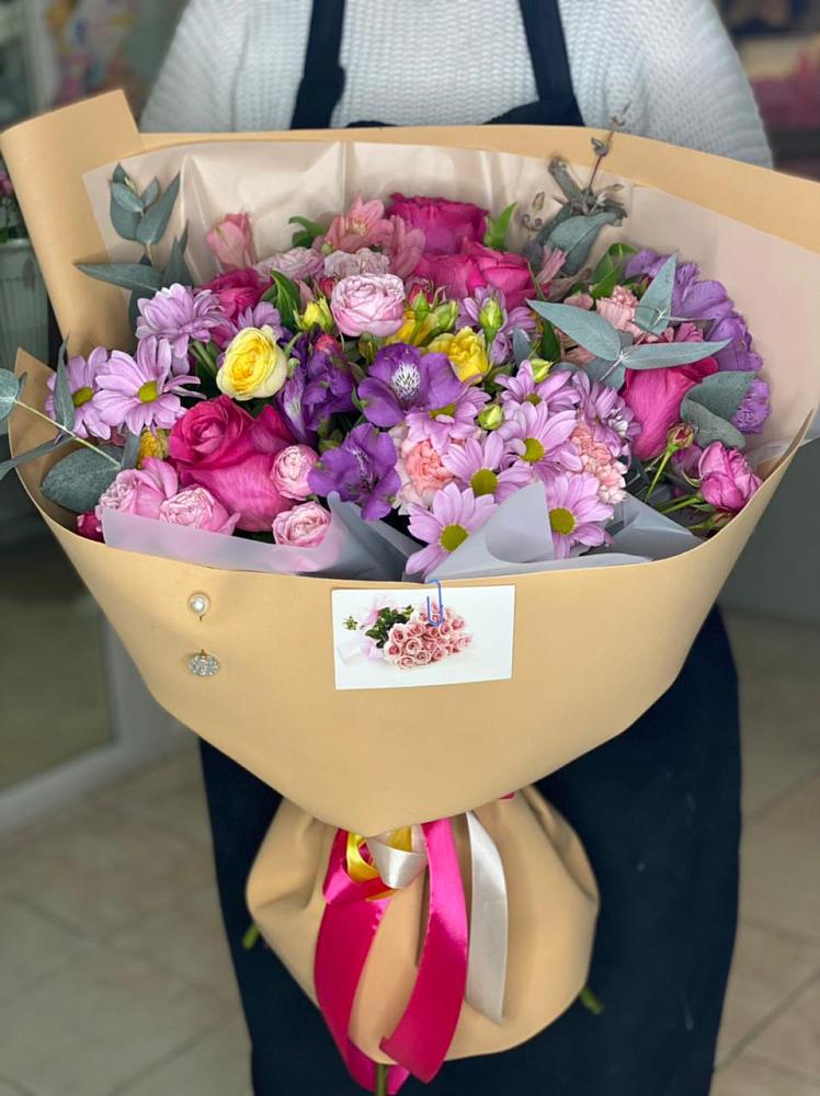 Букет цветов из: Хризантемы, Гвоздики и Альстромерии в Беседино