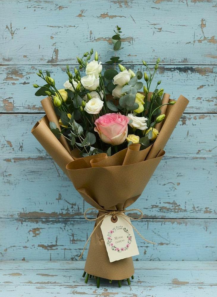 Букет цветов из: Розы и Лизиантусы в Беседино