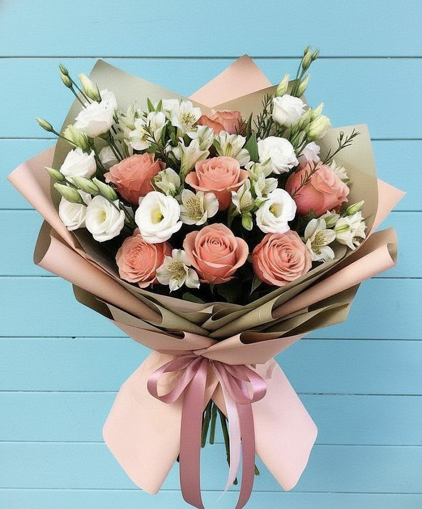 Букет цветов из: Розы, Альстромерии и Лизиантусы в Беседино