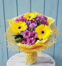 Букет цветов из:  Хризантемы и Герберы в Беседино