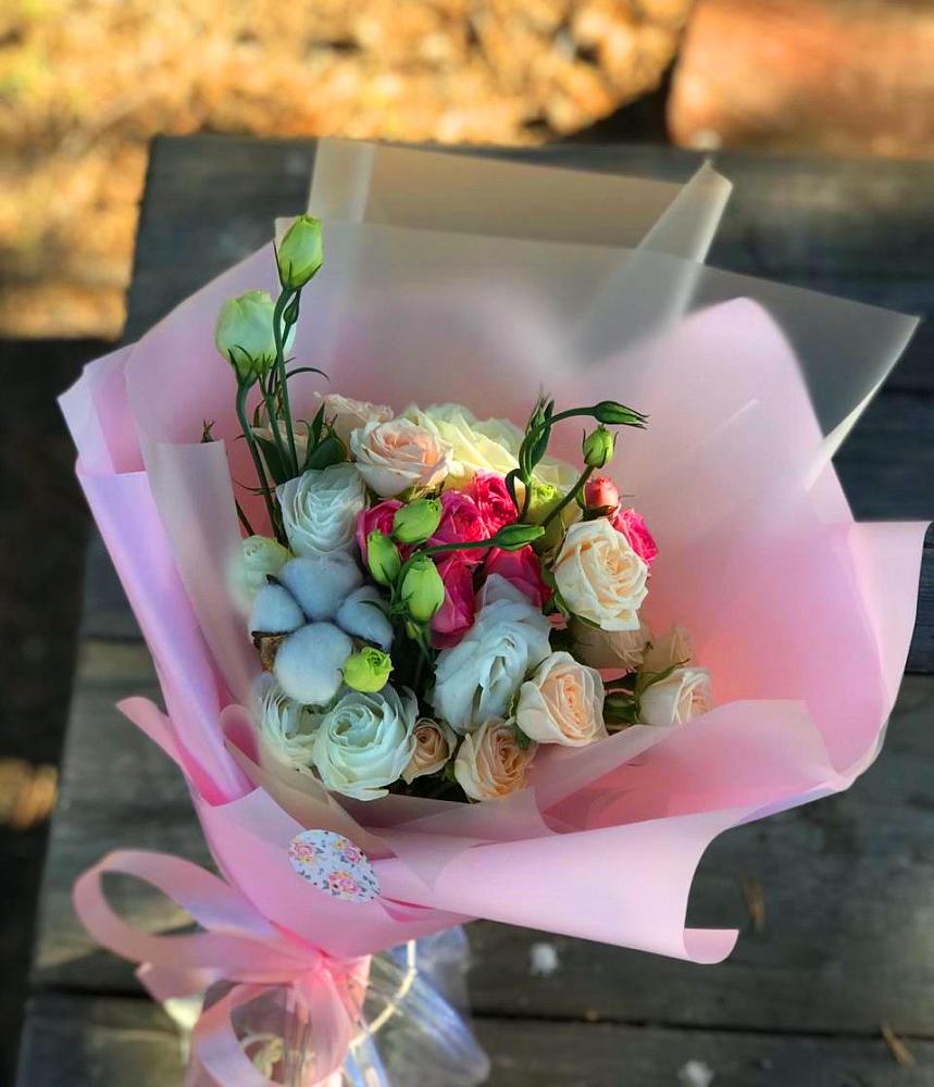 Букет цветов из: Розы и Лизиантусы в Беседино