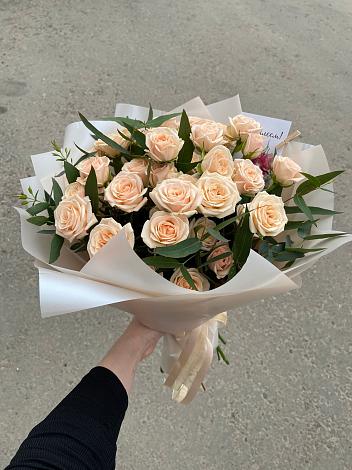 Букет Кремовые розы Латте в Беседино