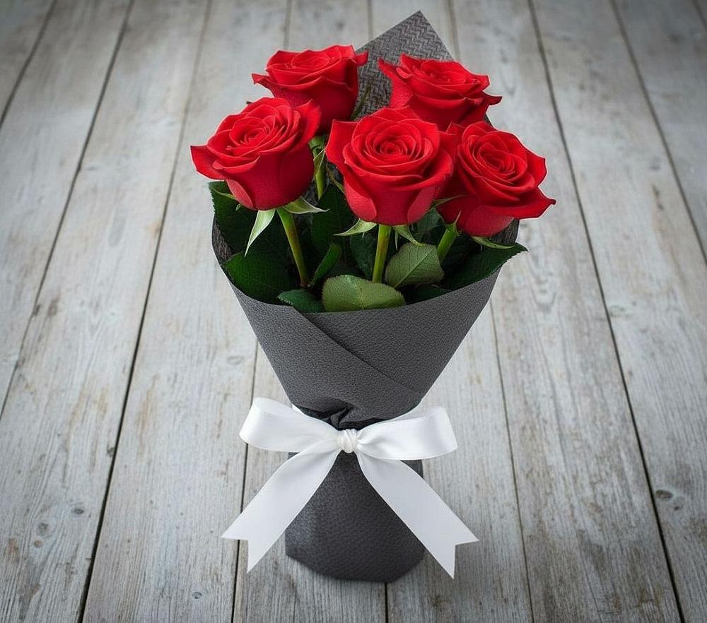 Букет 5 Красных роз Эдлесс Лав в Беседино