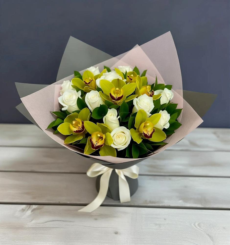 Букет цветов из: Орхидеи и Розы в Беседино