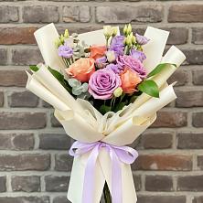 Букет цветов из:  Лизиантусы и Розы в Беседино