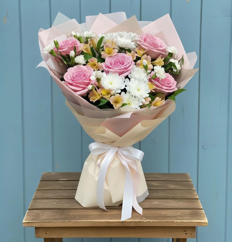 Букет цветов из: Гвоздики, Орхидеи и Розы в Беседино