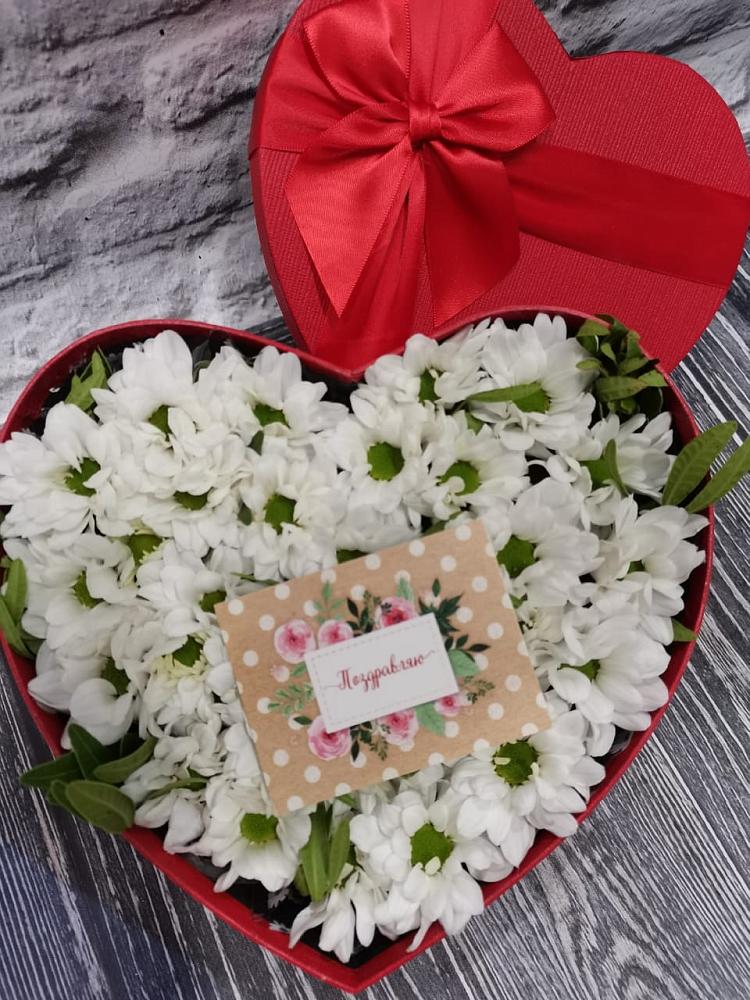 Цветочная композиция из Хризантемы в виде сердца в Беседино