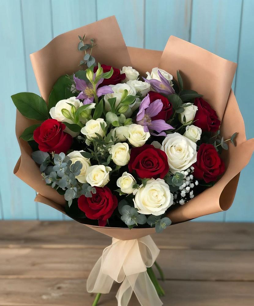 Букет цветов из: Розы и Альстромерии в Беседино