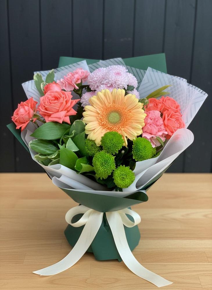 Букет цветов из: Гвоздики, Розы, Герберы и Хризантемы в Беседино