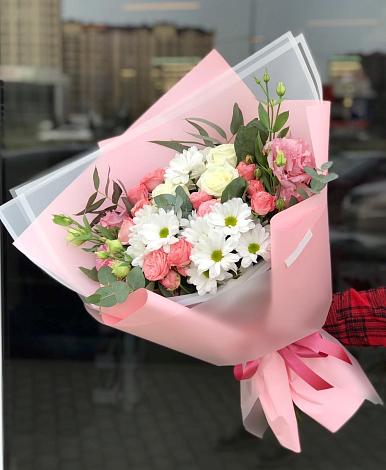 Букет цветов из: Розы, Лизиантусы и Хризантемы в Беседино